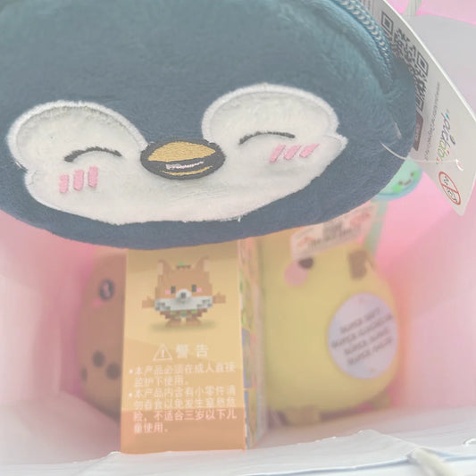 vrolijk tasje met kawaii stationery en knuffel