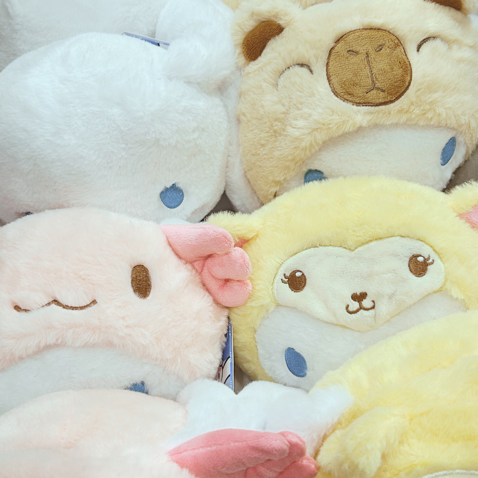 banner met lieve cinnamoroll knuffels in schattige kawaii stijl