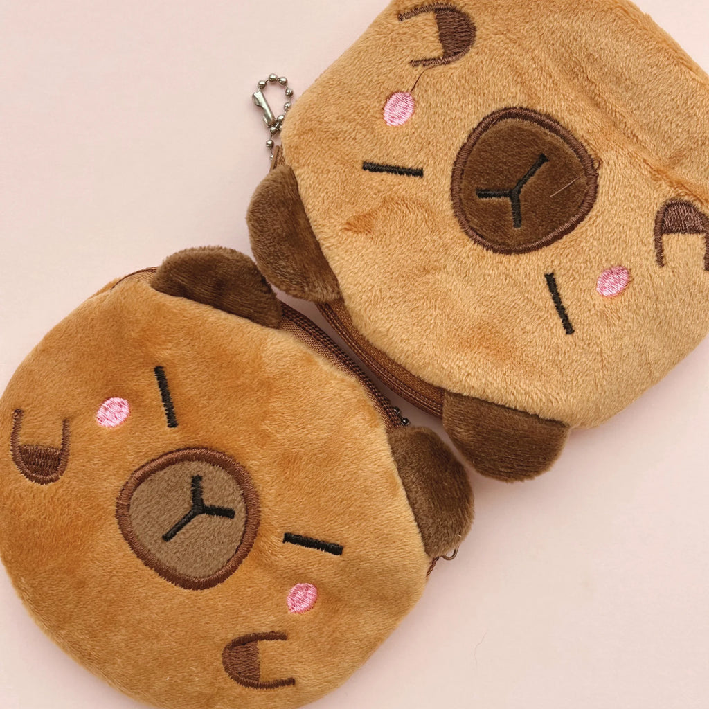 Mini kawaii portemonnee met verlegen capibara gezichtje – pastel en cute vibes