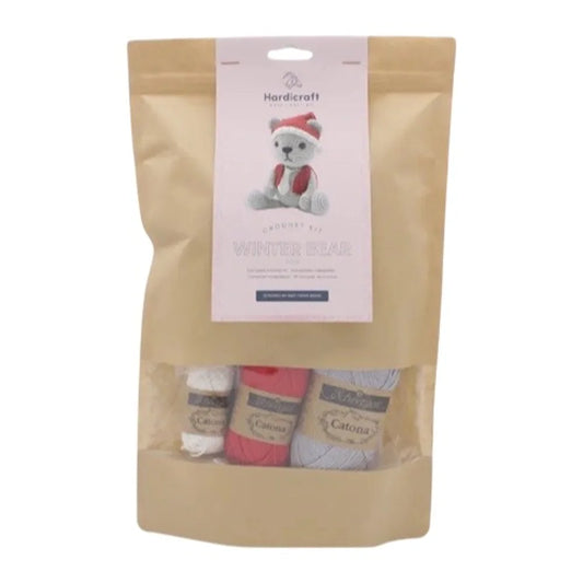 winterbeer knuffel met rode sjaal