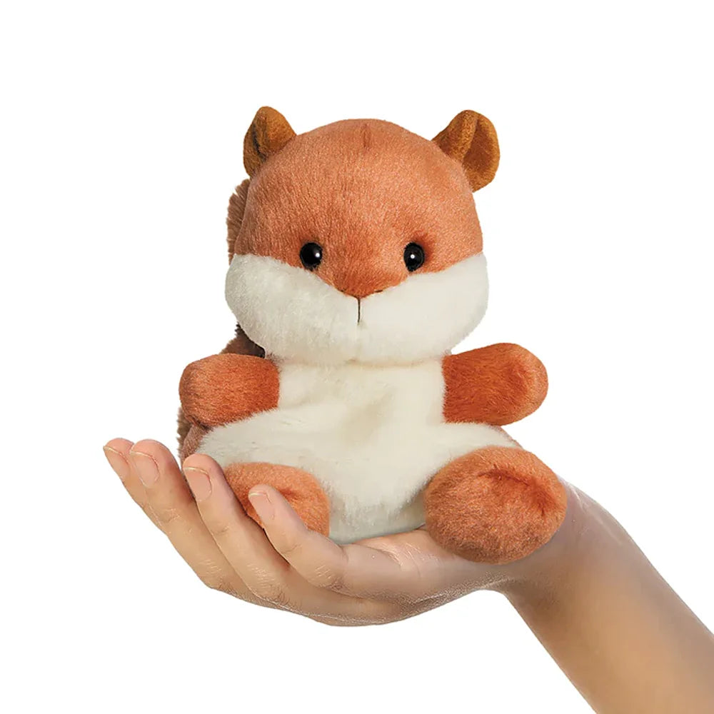 nibbles de eekhoorn met zachte pluizige staart