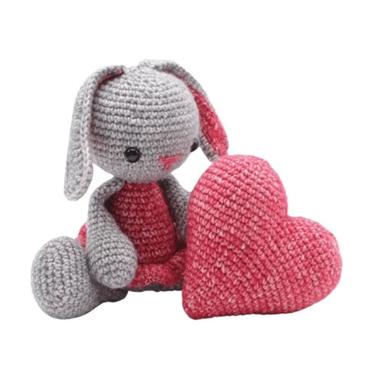 pippa het konijn gehaakt met hartje