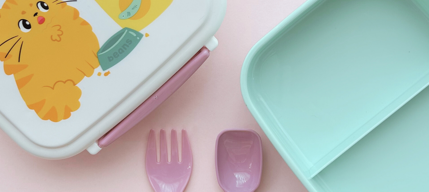 Kawaii bento box met pastelkleuren en vakjes