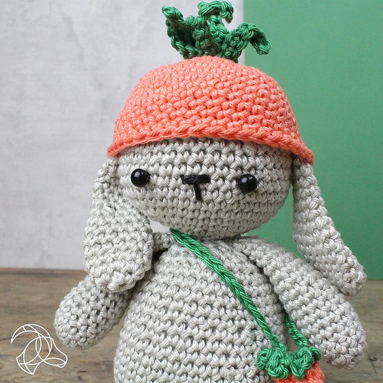 kawaii wortelhoedje van frank konijn haakpakket
