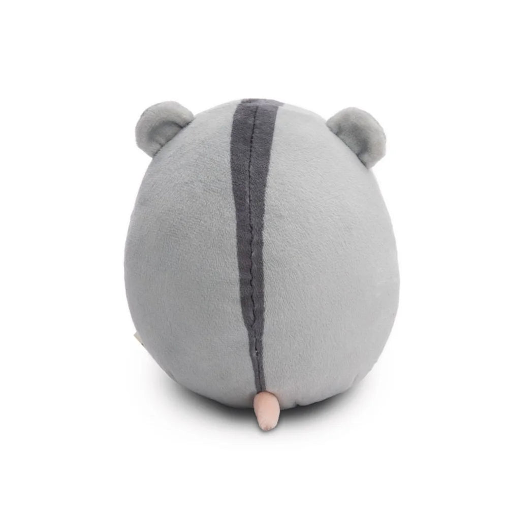 pluche hamster met roze wangetjes en koekje