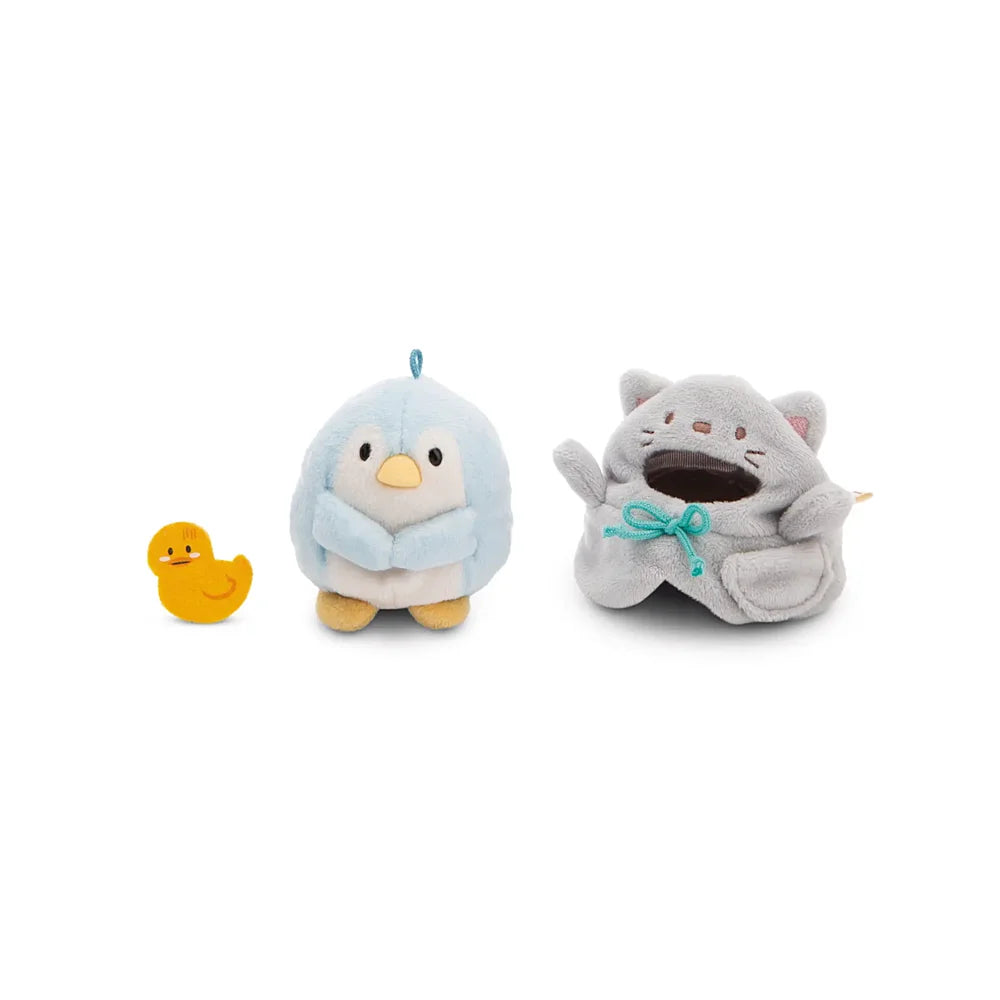 waddle de pinguïn als kat met snoezige pootjes en zijn lievelings eendje