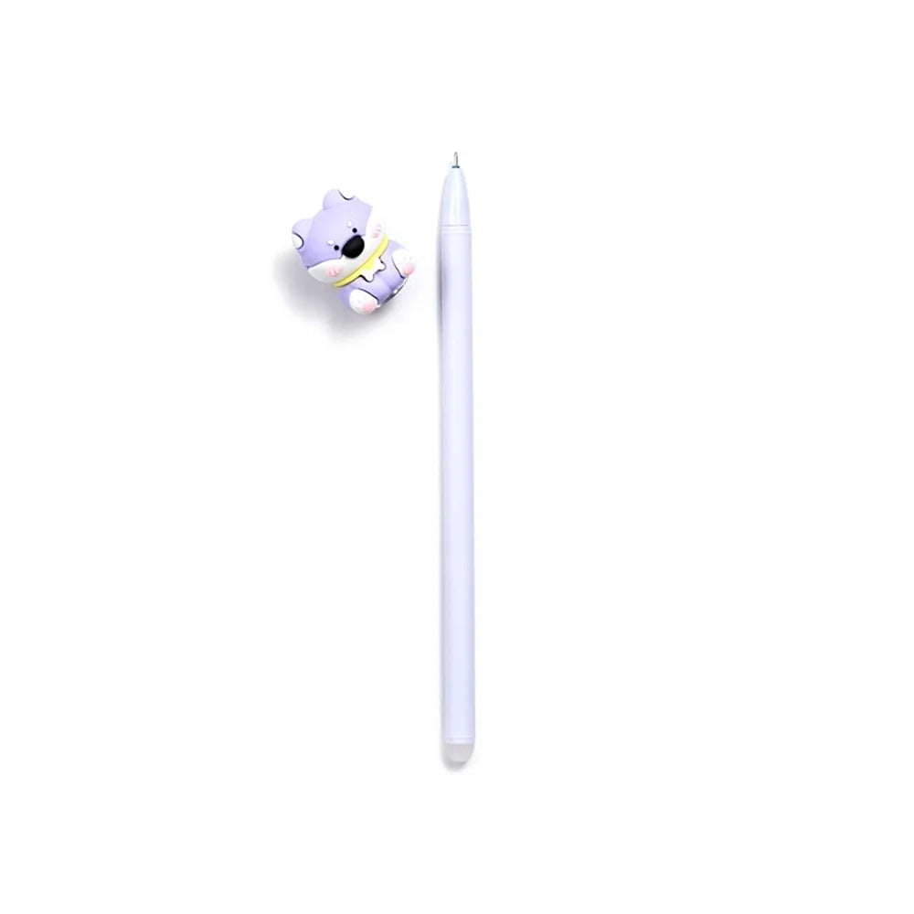 Detail van shiba inu op de pen – pluizige oren en een blij snuitje
